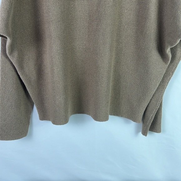 Cyrus bat-winged lightweight sweater - Picture 6 of 11
